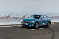 前後重量配分は、理想的とされる50：50になっているという「e-tron」。実際の試乗から、各運動部分の精度の高さや徹底的なエアロダイナミクス処理を感じ取ることができた。