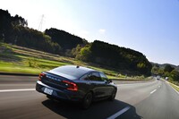 燃費については、WLTCモードのハイブリッド燃料消費率で14.5km/リッターとなっている。