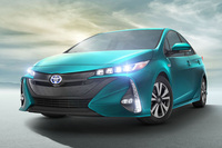 独自デザインをまとう新型プリウスPHVが登場【ニューヨークショー2016】