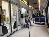 T2号線市電の車内。