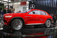 控えめながらも3ボックススタイルが採用されている。脇にいたデザイナーによると「中国では依然3ボックスを好む高級車ユーザーが少なくない」と証言する。