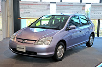 ベーシックカーとしての役割は「フィット」に任せ、スペースユーティリティーが自慢のコンパクトカーに進化した7代目。日本での人気はいまひとつだった。