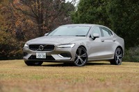 2019年11月5日に発売された新型「ボルボS60」。2000年に登場した初代から数えて3代目にあたる。