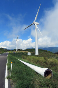 日本は発電電力量の72.9%を化石燃料による火力発電に依存している（2021年）。再生可能エネルギーの利用が進まず、原子力発電所の再稼働も滞っている日本では、必ずしも“EVが既存のクルマよりエコ”とは言いづらいのだ。