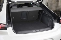 荷室の容量は487リッター。「GTライン」ではハンズフリー機能付きの電動テールゲートが標準装備となる。