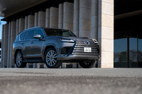 2列4人乗り仕様の「LX600“エグゼクティブ”」。中東やロシアなど、現地でショーファードリブン仕様に改造された個体から着想を得たという。
