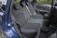 後席の広さは現行型「日産ノート」共通のセリングポイント。「ノートe-POWER AUTECH」のインテリアカラーはブラック1種類のみとなる。