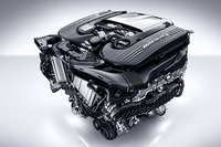 メルセデスAMG社が自社開発した4リッターV8ツインターボエンジン「M177」は、最高出力585PS、最大トルク800N・mを発生。