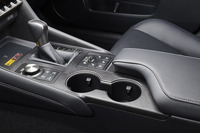 「レクサスIS」の大幅改良モデル発売　さらに気持ちよくスポーティーにの画像