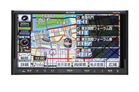 こちらはナビらしいナビの「AVN-Z01」。表示している案内画面はイクリプスならではの連続する車線案内。この先どの車線を走ればよいか、わかりやすい。