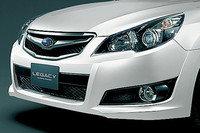 特別装備のフロントグリルとバンパー。