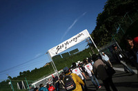 写真はどちらも2006年F1グランプリの模様。