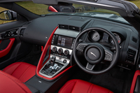 テスト車にはオプションのプレミアムレザーインテリア（24万8000円）が装着されていた。