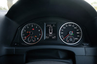 今回新しく設定されたドライバー疲労検知システム「Fatigue Detection System」は、ドライバーの急なステアリング操作など、通常の運転パターンと異なる動きを検知して、マルチファンクションインジケーターの表示とブザーで休憩を知らせるもの。マルチファンクションインジケーターには、コーヒーカップのマークと“Break recommended”が表示される。