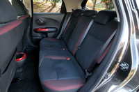 6：4分割のリアシート。