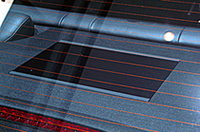 Digicore808はリアトレイに組み込んでいた。このサイズならシートの下に装着できるクルマも多いだろう。クルマへのダメージを最小限に抑えたインストールができるのもDigicore808のメリット。