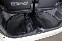 ラゲッジボードの下には、148リッターの収納スペースが用意される。