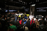 ランボルギーニのプレスカンファレンスはご覧のとおりの混雑ぶり。