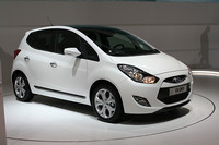 韓国のヒュンダイは「ジャズ」に真っ向からぶつかる「ix20」を投入。
