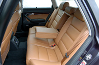 アウディA6アバント2.4（CVT）／3.2FSIクワトロ（6AT）／4.2クワトロ（6AT）【試乗記】の画像