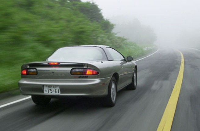 【スペック】全長×全幅×全高＝4910×1890×1320mm/ホイールベース＝2565mm/車重＝1560kg/駆動方式＝FR/5.7リッターV8OHV16バルブ（288ps/5200rpm、44.6kgm/4000rpm）/車両本体価格＝353.0万円（テスト車＝同じ）