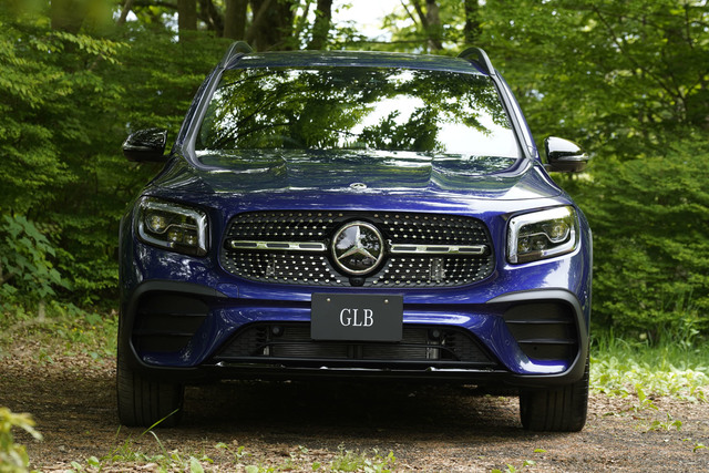 メルセデス・ベンツが新型SUV「GLB」を日本導入 手ごろなサイズの3列7