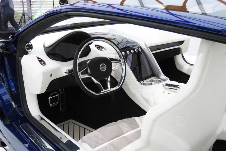 「GLM G4」のインテリア。