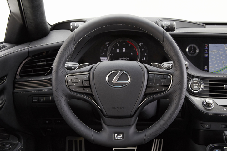 レクサスLS500“Fスポーツ”（ステアリングホイール）