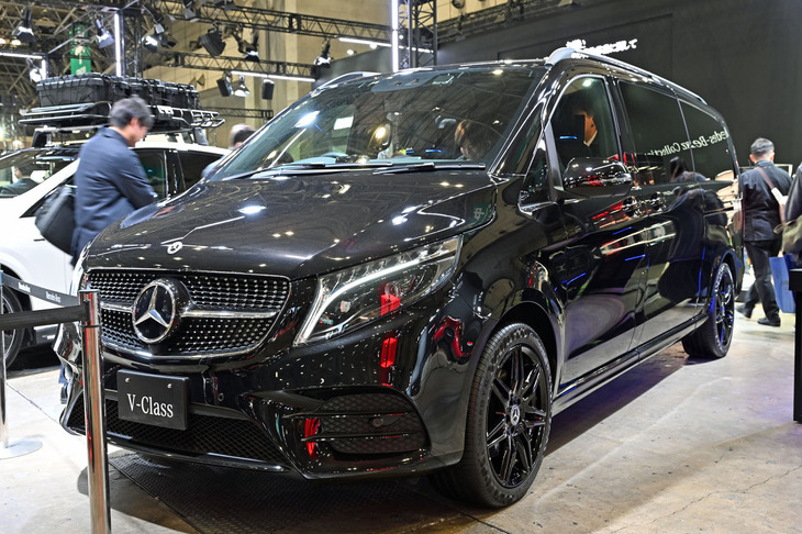 メルセデス・ベンツV220dアヴァンギャルド エクストラロング ブラックスイート