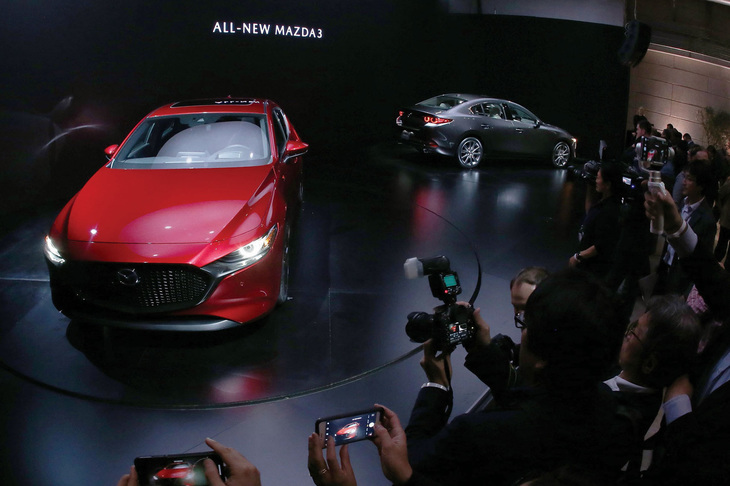 マツダの次世代商品群の嚆矢（こうし）となる新型「マツダ3」。2018年のロサンゼルスモーターショーで発表された。