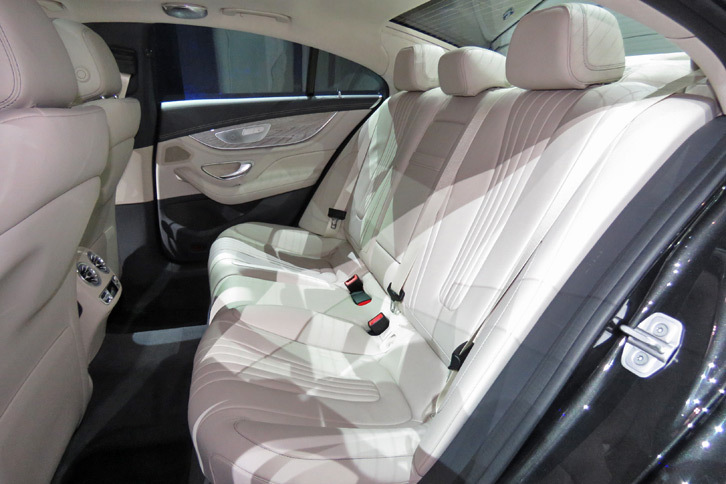 メルセデス・ベンツCLSクーペ（リアシート）