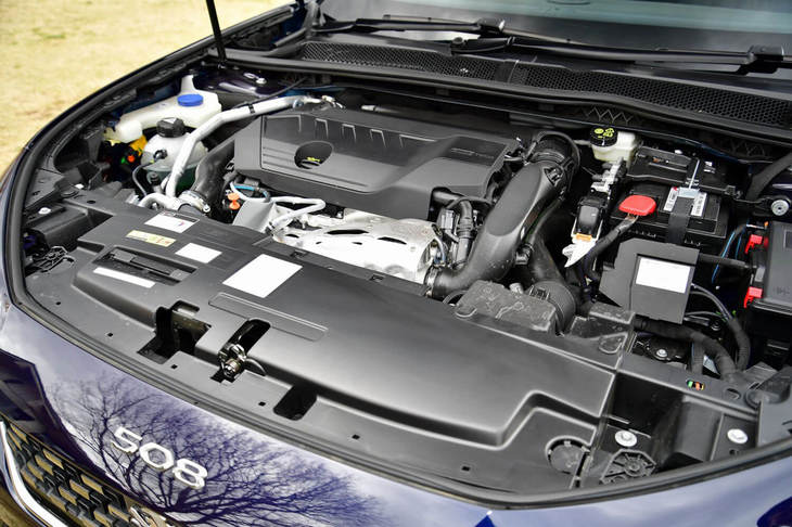 「プジョー508」の1.6リッターターボエンジンは、最高出力180ps、最大トルク250Nmを発生する。