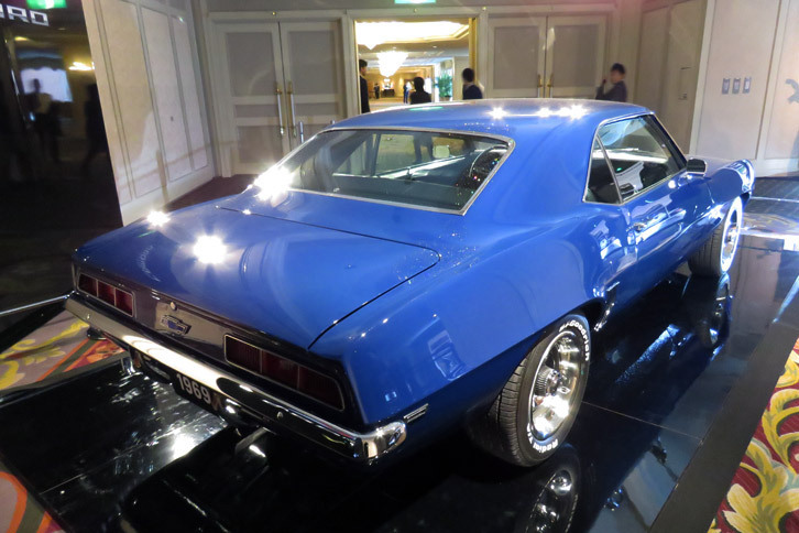 初代「カマロ」は、当時人気を博していた「フォード・マスタング」の対抗馬として誕生した。