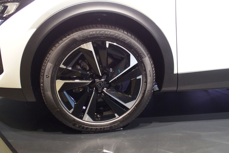 プジョー408アリュール（フロントホイール）