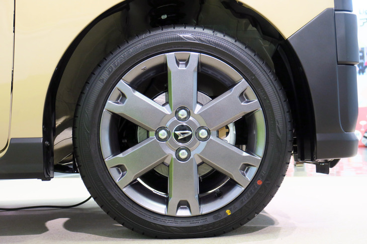 ダイハツ・タント ファンクロス（タイヤ＆ホイール）