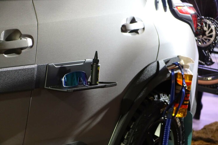 スバル・クロストレック ブーストギアコンセプト（トレーにもなるドアプロテクター）