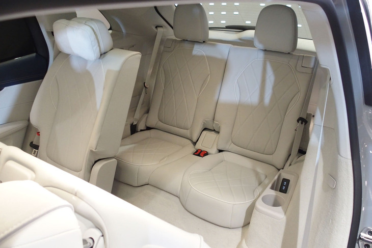 メルセデス・ベンツEQS580 4MATIC SUVスポーツ（3列目シート）