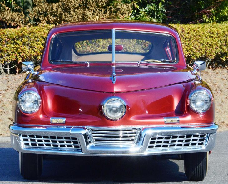 他に例を見ない丸目3灯のフロントマスク。中央の1灯が、操舵に応じて左右を照射する「サイクロプスアイ」である。