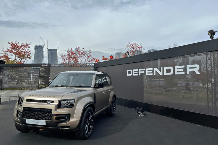 「ディフェンダー」のラインナップにおいて最もタフで走破性に優れ、最もラグジュアリーな“史上最強のディフェンダー”といわれる「OCTA（オクタ）」が日本で初めて一般公開された。最高出力635PS、最大トルク750N・mの4.4リッターV8ツインターボガソリンエンジンを搭載する。