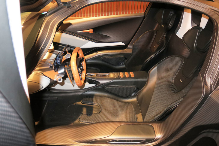 アストンマーティン・ヴァルハラ（シート）