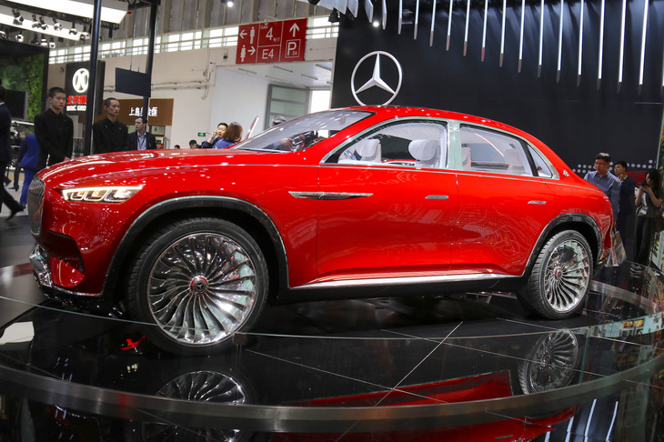 控えめながらも3ボックススタイルが採用されている。脇にいたデザイナーによると「中国では依然3ボックスを好む高級車ユーザーが少なくない」と証言する。