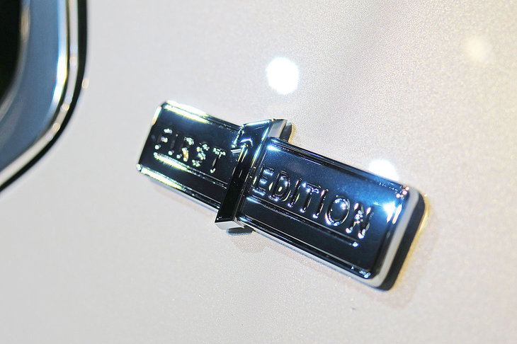 ベントレー・ベンテイガ ハイブリッド（「FIRST EDITION」バッジ）