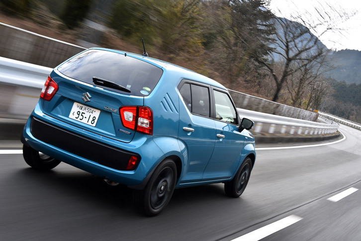 燃費性能は、「ハイブリッドMG」のFF車が28.8km/リッター、その他のグレードのFF車が28.0km/リッター、4WD車は前グレード共通で25.4km/リッターとなっている（いずれもJC08モード）。