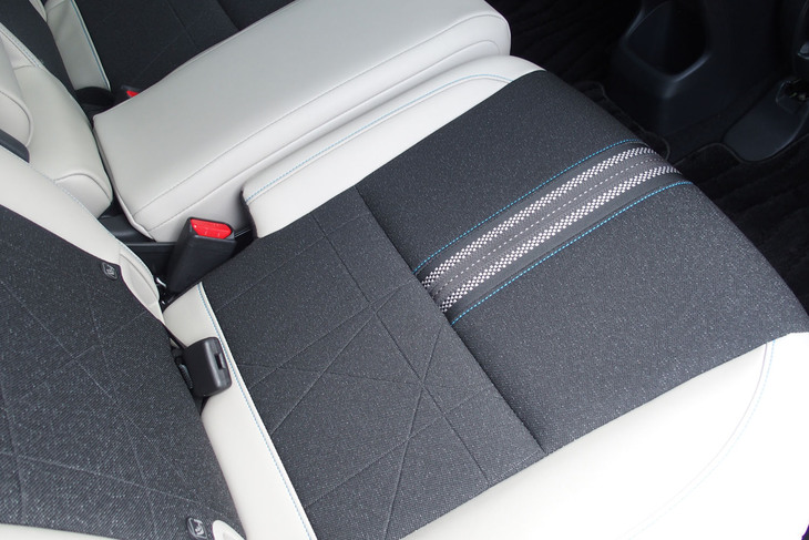 ホンダ・ヴェゼルe：HEV Z PLaYパッケージ（リアシート）