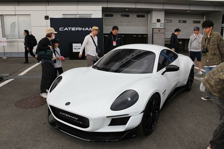 ケータハムの次世代モデルとして注目される電気自動車（EV）のコンセプトモデル「プロジェクトV」。これが日本では最後の展示となり、今後は英国に戻ったのち、世界各地でのPR活動に従事するという。当初はグリーンだったボディーカラーは、日本でホワイトに化粧直しされた。このホワイトのカラーリングは今回が見納めかも。