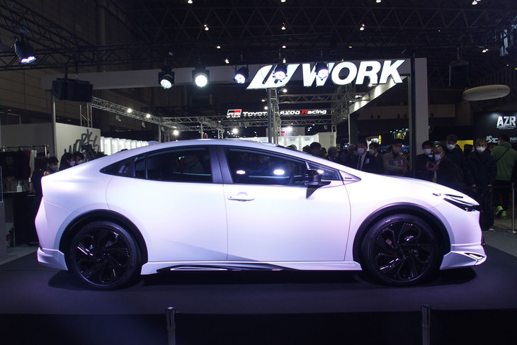 トヨタ・プリウスNEO ADVANCE STYLE（サイドビュー）