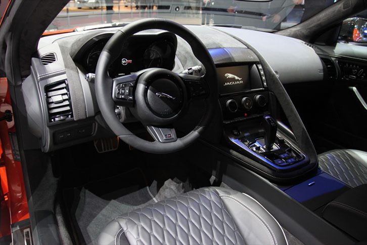 ジャガーFタイプ SVR クーペ