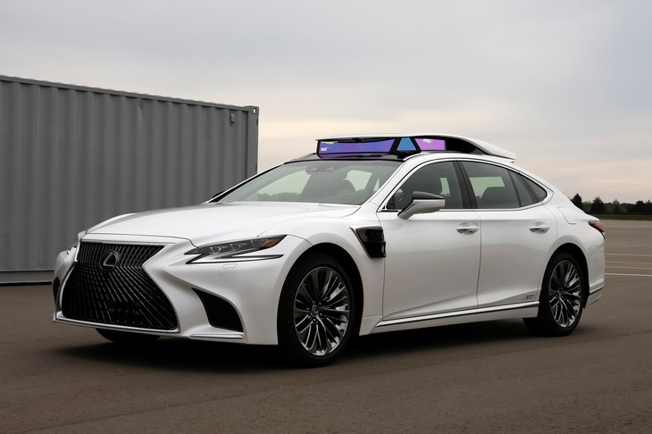 自動運転技術の開発は今日も進められている。トヨタは2020年夏に、レベル4相当の自動運転装置を搭載した「レクサスLS」により、東京・台場で自動運転のデモンストレーションと同乗試乗体験会を開催した。