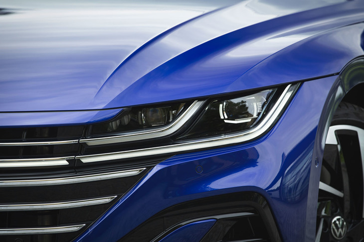 フォルクスワーゲン・アルテオン（ヘッドランプ）