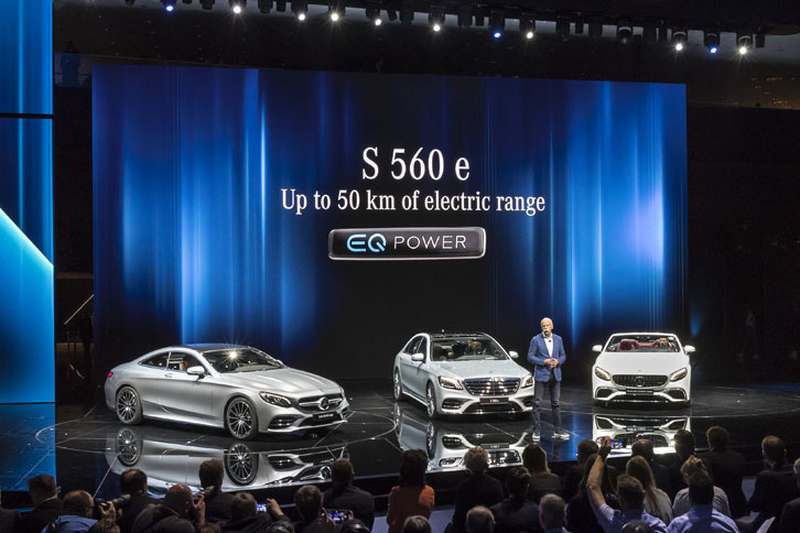 「メルセデス・ベンツS560e」はセダン、クーペ、カブリオレの3バリエーションが披露された。